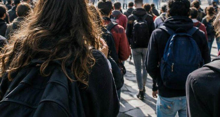corteo studentesco piazza studenti italia
